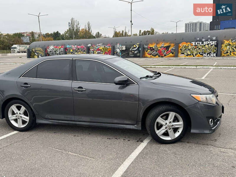 Седан Toyota Camry 2012 в Киеве