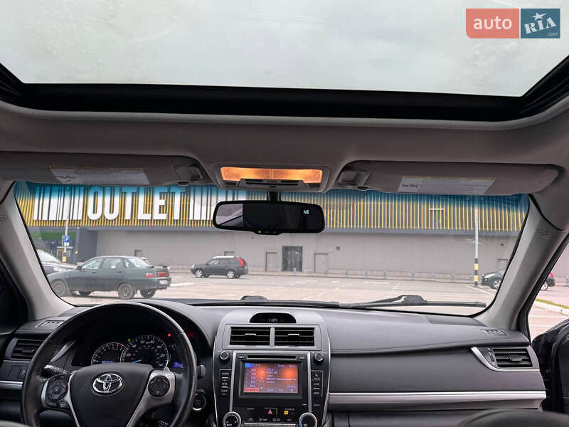 Седан Toyota Camry 2012 в Киеве