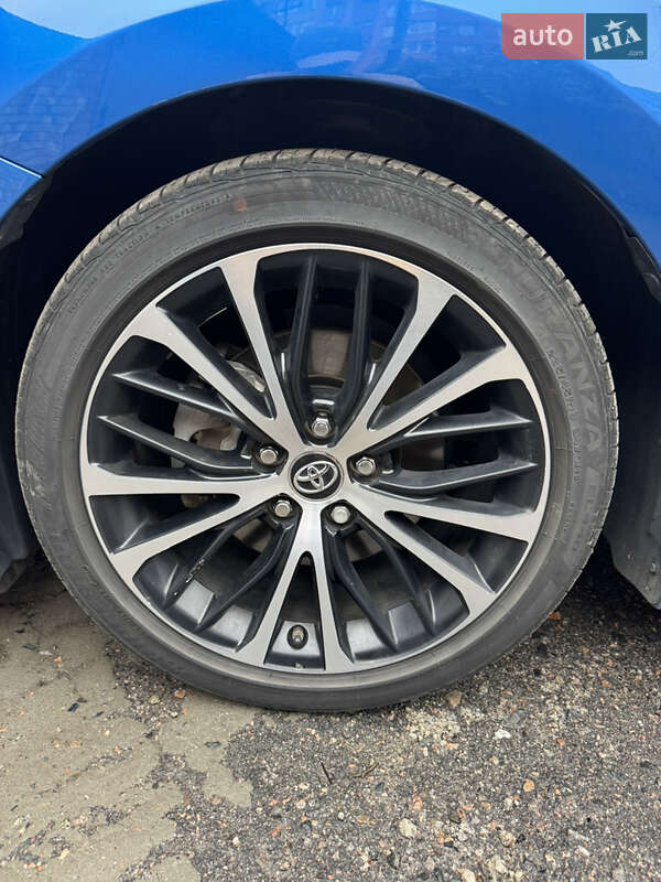 Седан Toyota Camry 2018 в Полтаве