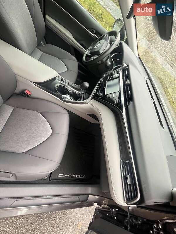 Седан Toyota Camry 2020 в Макарове