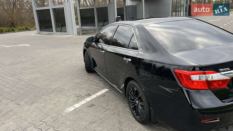Седан Toyota Camry 2014 в Киеве