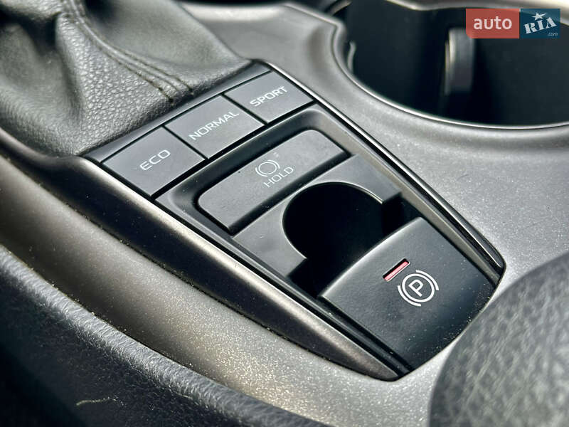 Седан Toyota Camry 2021 в Києві фото 40 Седан Toyota Camry 2021 в Києві