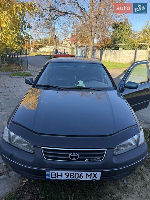 Седан Toyota Camry 1998 в Одессе
