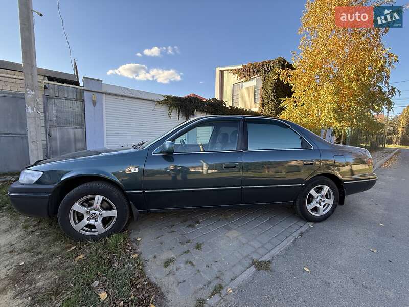 Седан Toyota Camry 1998 в Одессе
