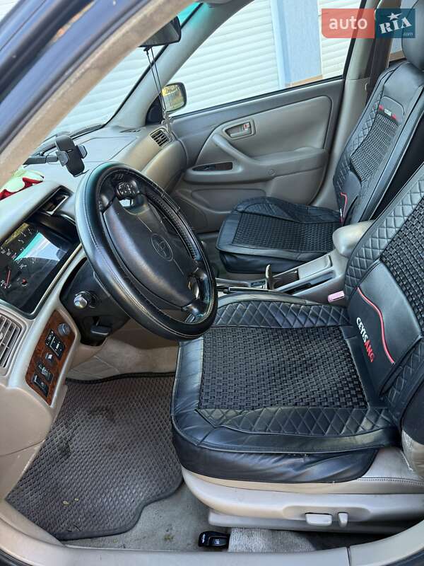 Седан Toyota Camry 1998 в Одессе