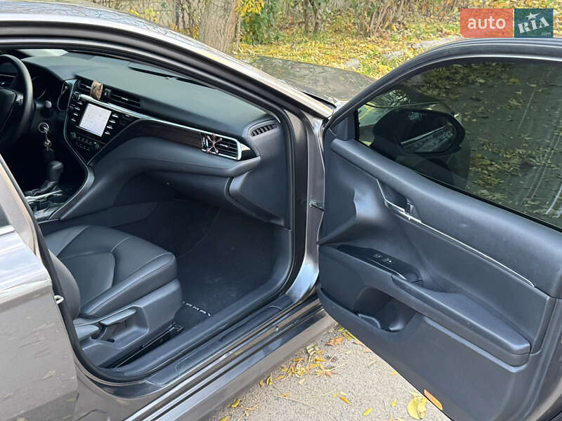 Седан Toyota Camry 2017 в Одессе