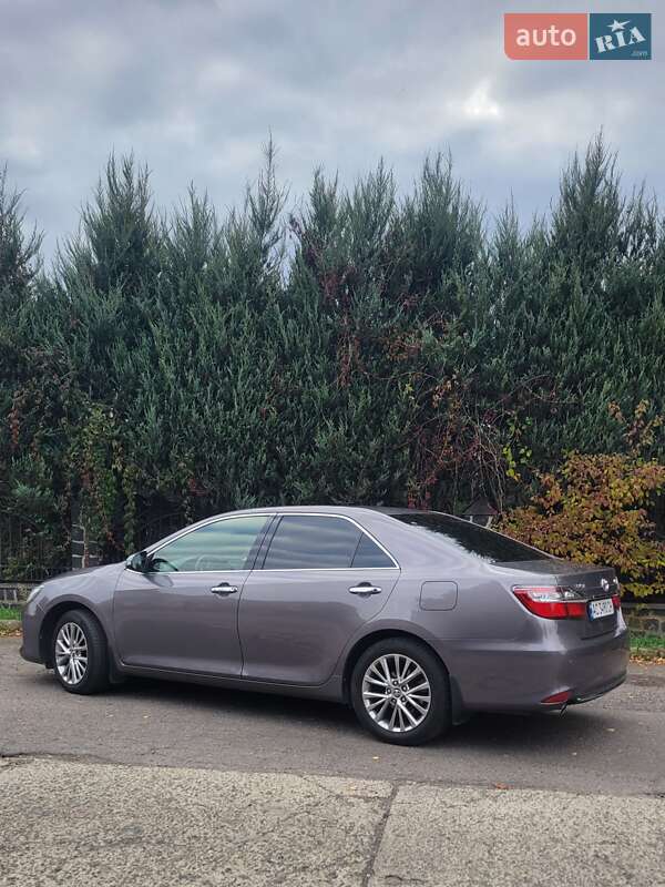 Седан Toyota Camry 2016 в Луцьку