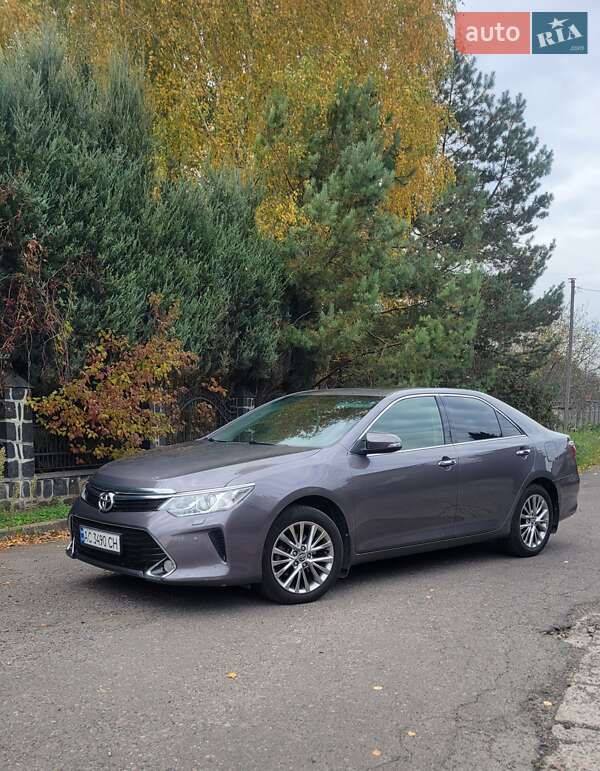 Седан Toyota Camry 2016 в Луцьку