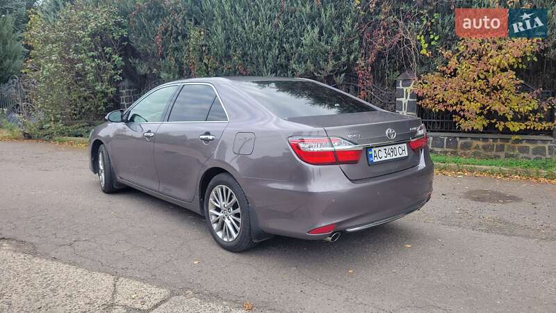 Седан Toyota Camry 2016 в Луцьку