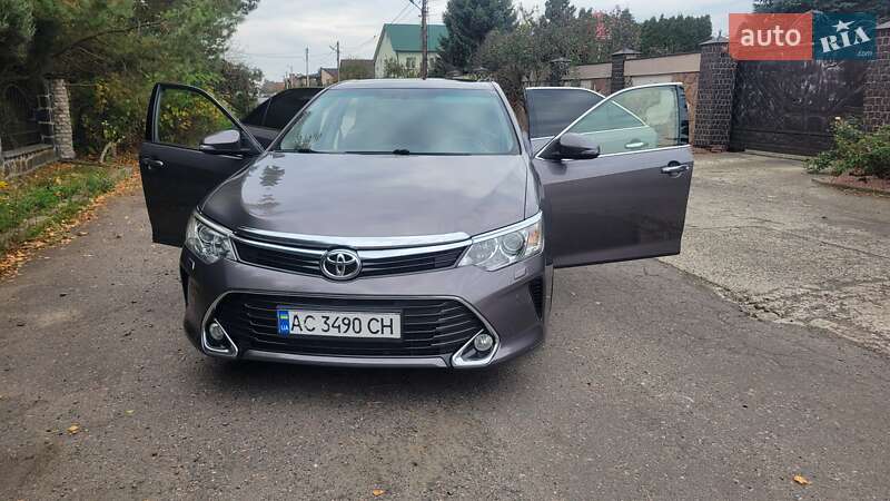 Седан Toyota Camry 2016 в Луцьку