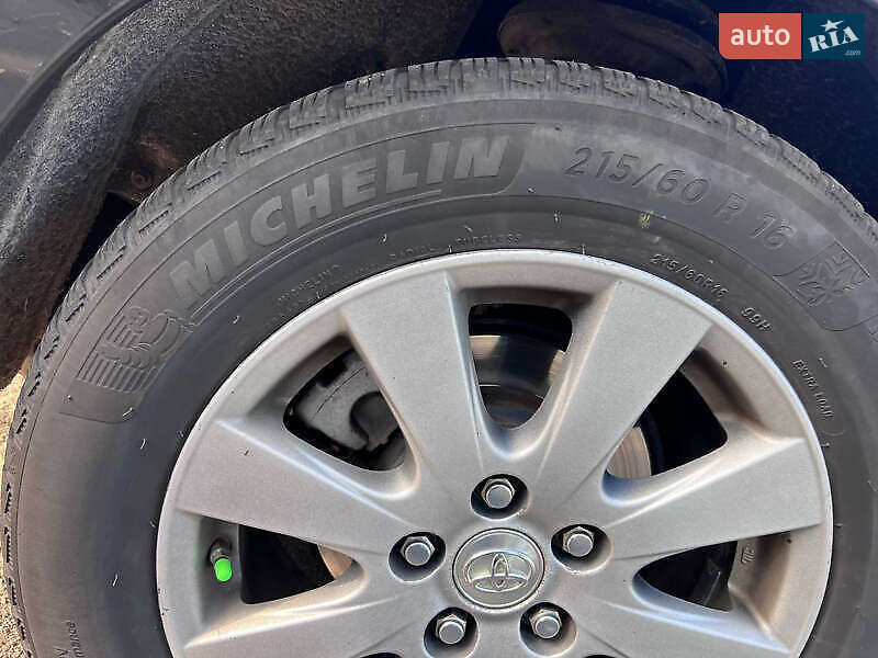 Седан Toyota Camry 2016 в Киеве