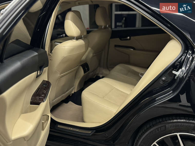 Седан Toyota Camry 2017 в Дніпрі