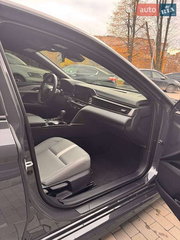 Седан Toyota Camry 2024 в Киеве