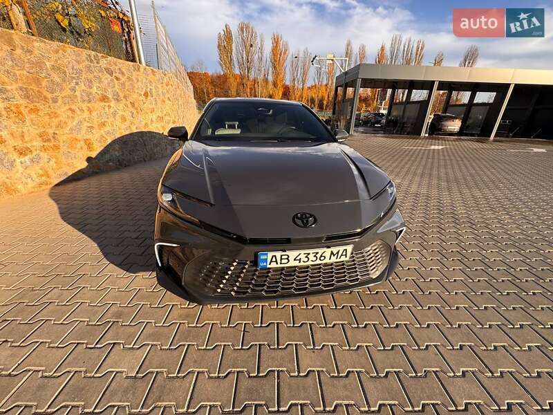 Седан Toyota Camry 2024 в Киеве