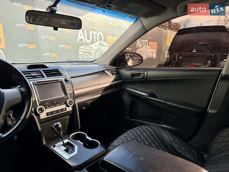 Седан Toyota Camry 2015 в Харкові