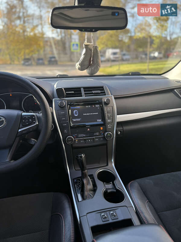 Седан Toyota Camry 2017 в Тернополе