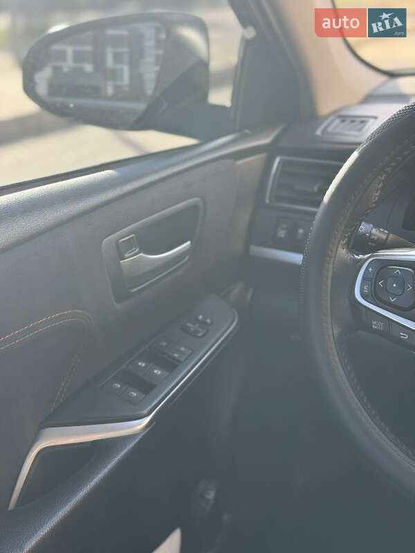Седан Toyota Camry 2017 в Тернополе