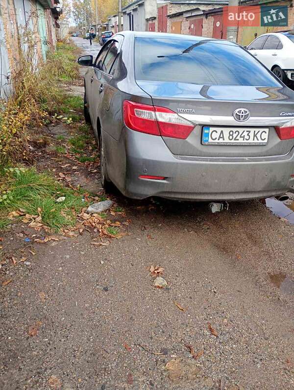 Седан Toyota Camry 2013 в Умани