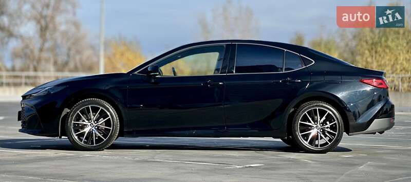 Седан Toyota Camry 2024 в Киеве