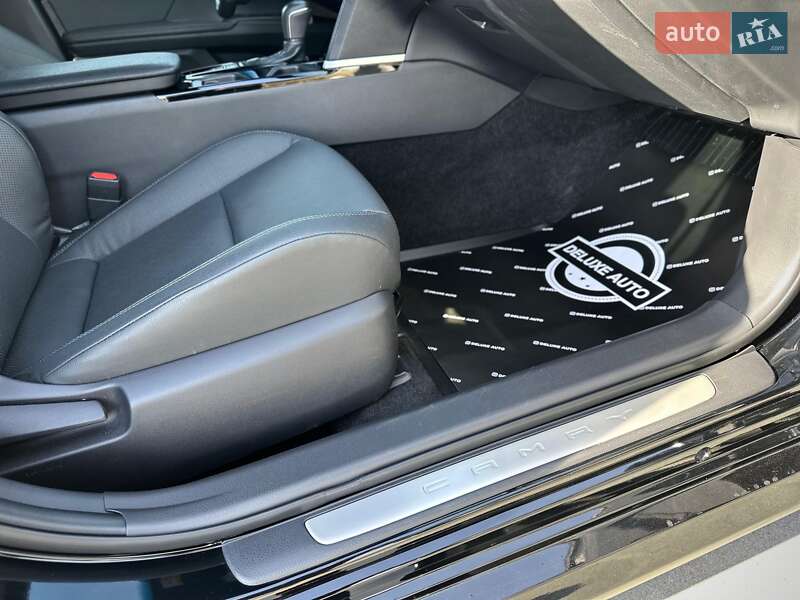 Седан Toyota Camry 2024 в Киеве