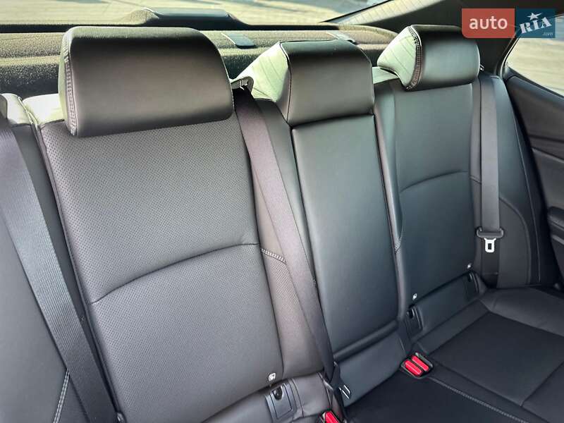 Седан Toyota Camry 2024 в Киеве