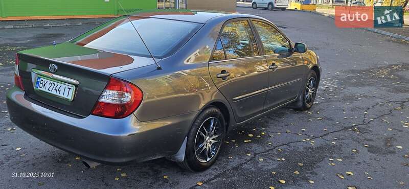 Седан Toyota Camry 2003 в Рівному