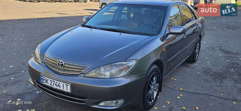 Седан Toyota Camry 2003 в Рівному