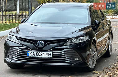 Седан Toyota Camry 2020 в Ровно