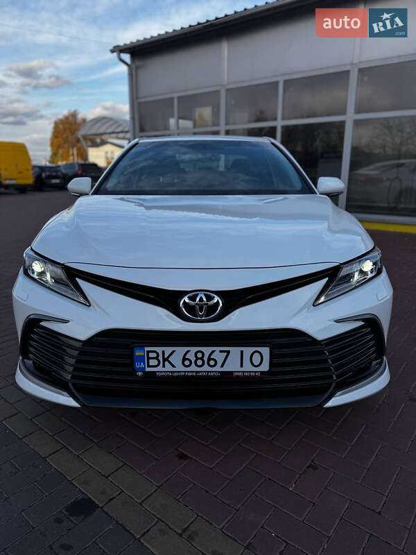 Седан Toyota Camry 2024 в Ровно фото Седан Toyota Camry 2024 в Ровно