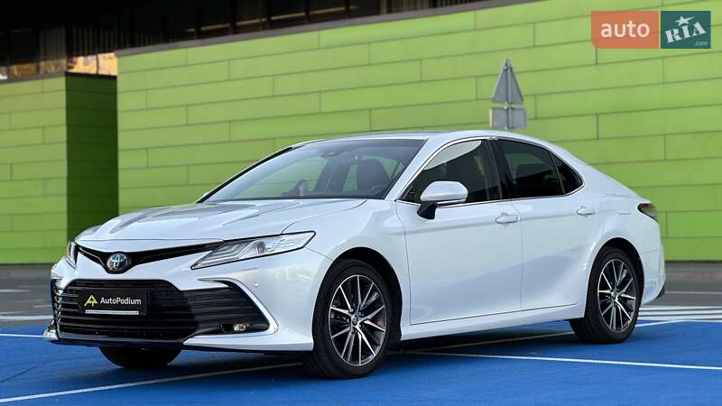 Седан Toyota Camry 2021 в Киеве