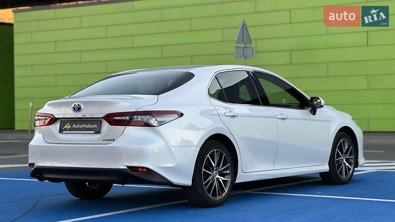 Седан Toyota Camry 2021 в Киеве