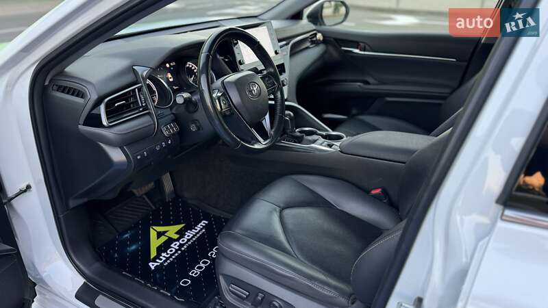 Седан Toyota Camry 2021 в Киеве