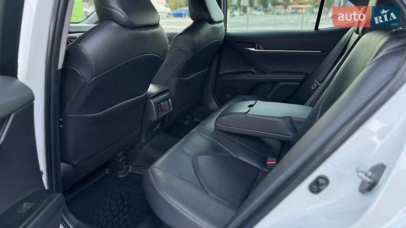 Седан Toyota Camry 2021 в Киеве