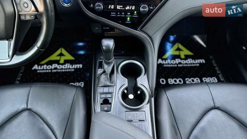 Седан Toyota Camry 2021 в Киеве