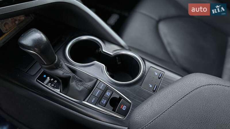 Седан Toyota Camry 2021 в Киеве