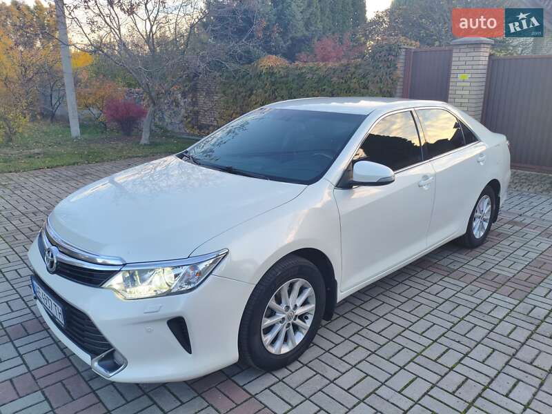 Седан Toyota Camry 2017 в Запорожье