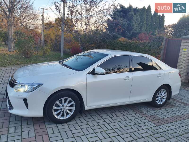 Седан Toyota Camry 2017 в Запорожье