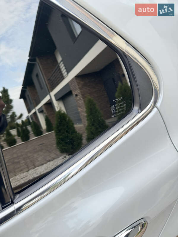 Седан Toyota Camry 2017 в Чернівцях
