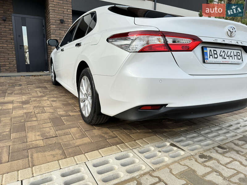 Седан Toyota Camry 2017 в Чернівцях