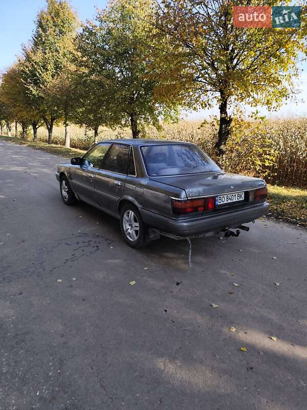 Седан Toyota Camry 1989 в Рівному