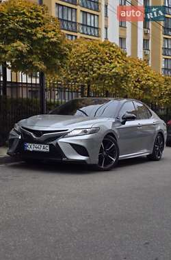 Седан Toyota Camry 2019 в Киеве