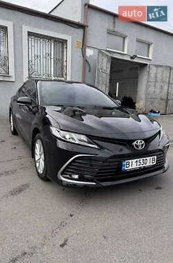 Седан Toyota Camry 2023 в Полтаве