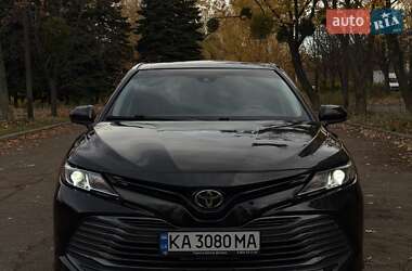 Седан Toyota Camry 2020 в Киеве