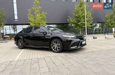 Седан Toyota Camry 2022 в Ровно