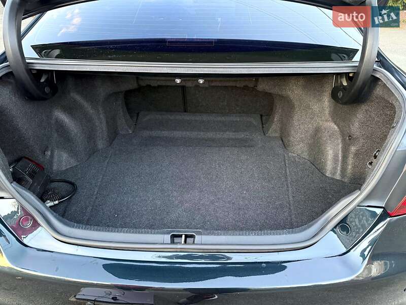 Седан Toyota Camry 2015 в Киеве