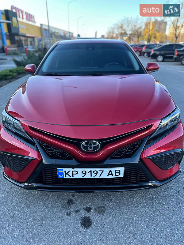 Седан Toyota Camry 2021 в Запорожье