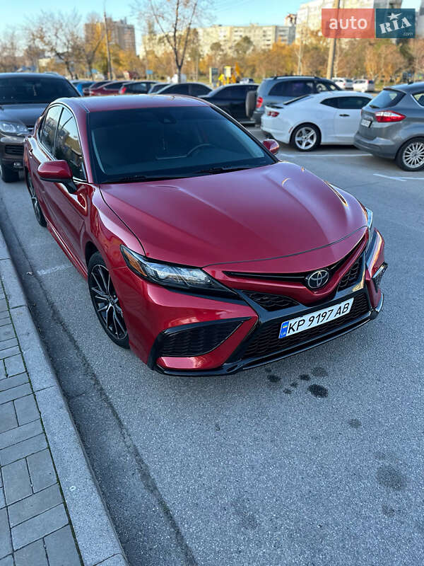 Седан Toyota Camry 2021 в Запорожье