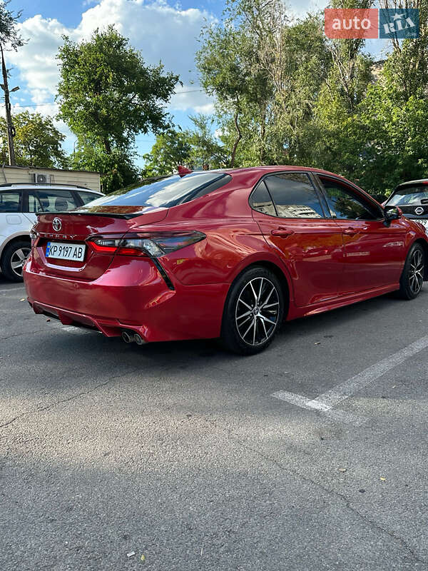 Седан Toyota Camry 2021 в Запорожье