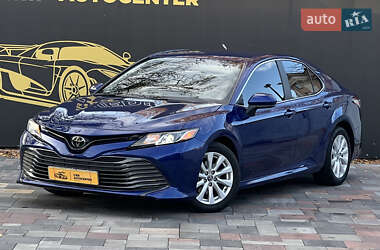 Седан Toyota Camry 2018 в Киеве