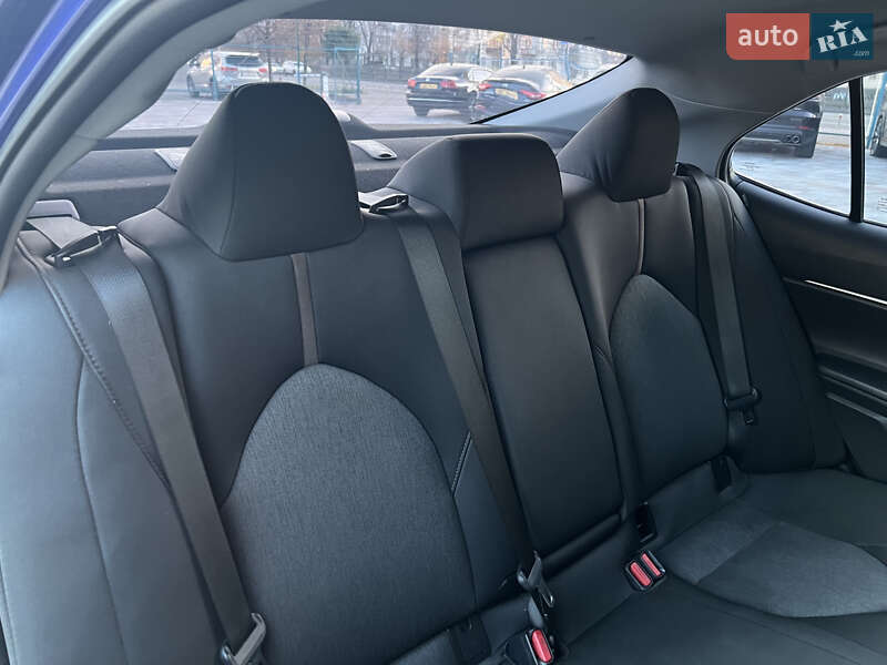 Седан Toyota Camry 2018 в Киеве